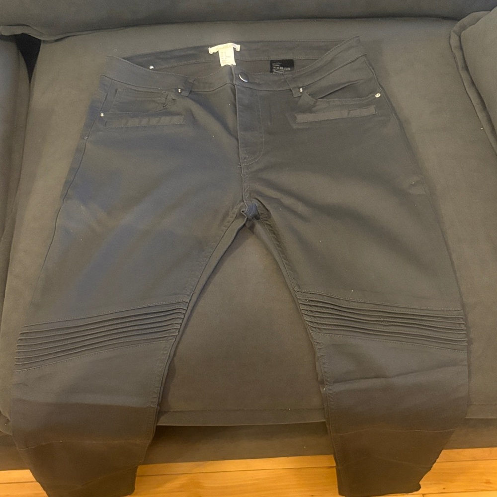 Forever 21 Black Ankle & Cropped Jeans